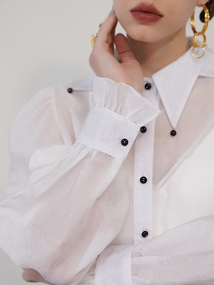 流れ星を透かした花模様ブラウス