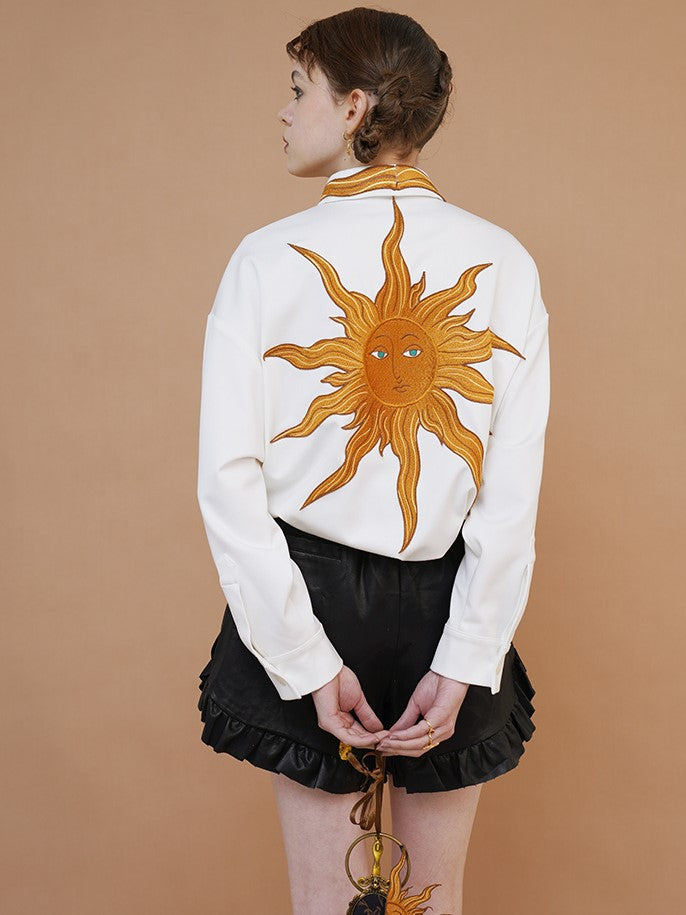 渦巻く太陽の刺繍ブラウス