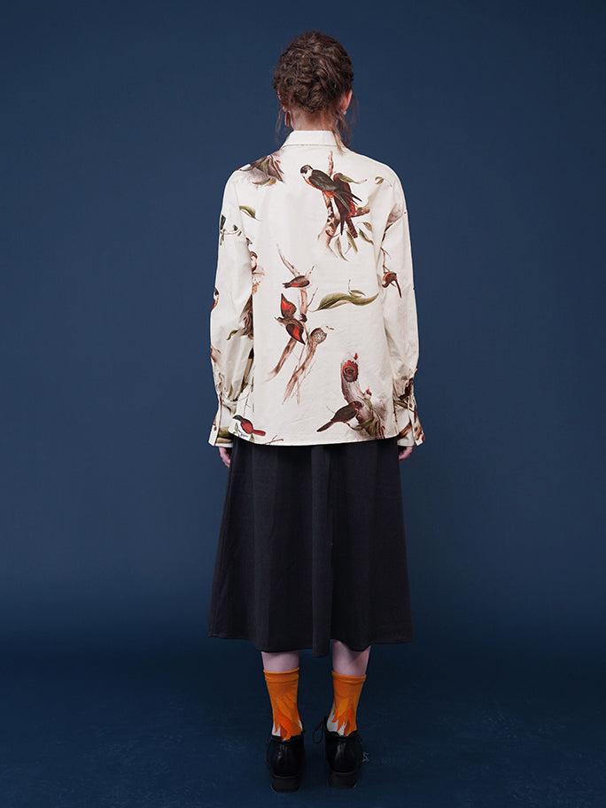 木の枝に留まる小鳥の花鳥画ブラウス