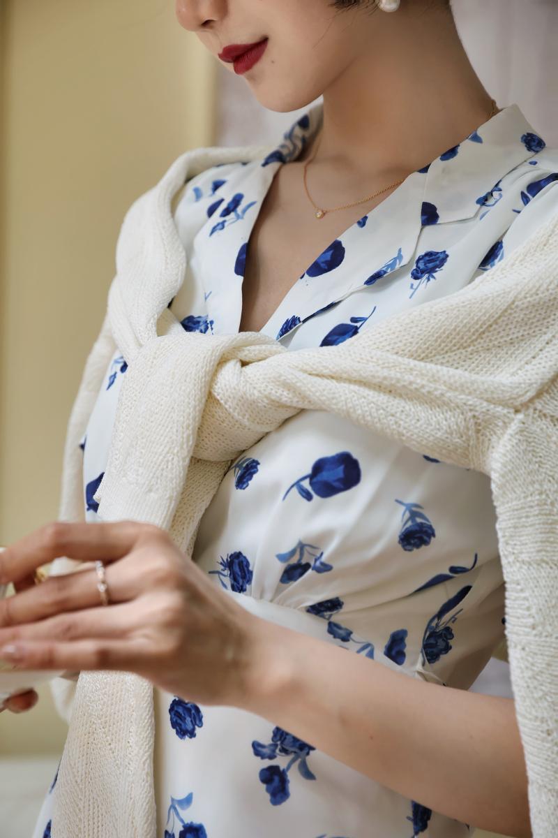 群青の薔薇柄レトロワンピース