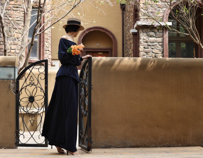 濃紺の貴婦人ヴィンテージブラウス