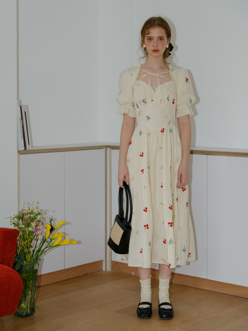 蕾咲く花刺繍フレンチワンピース