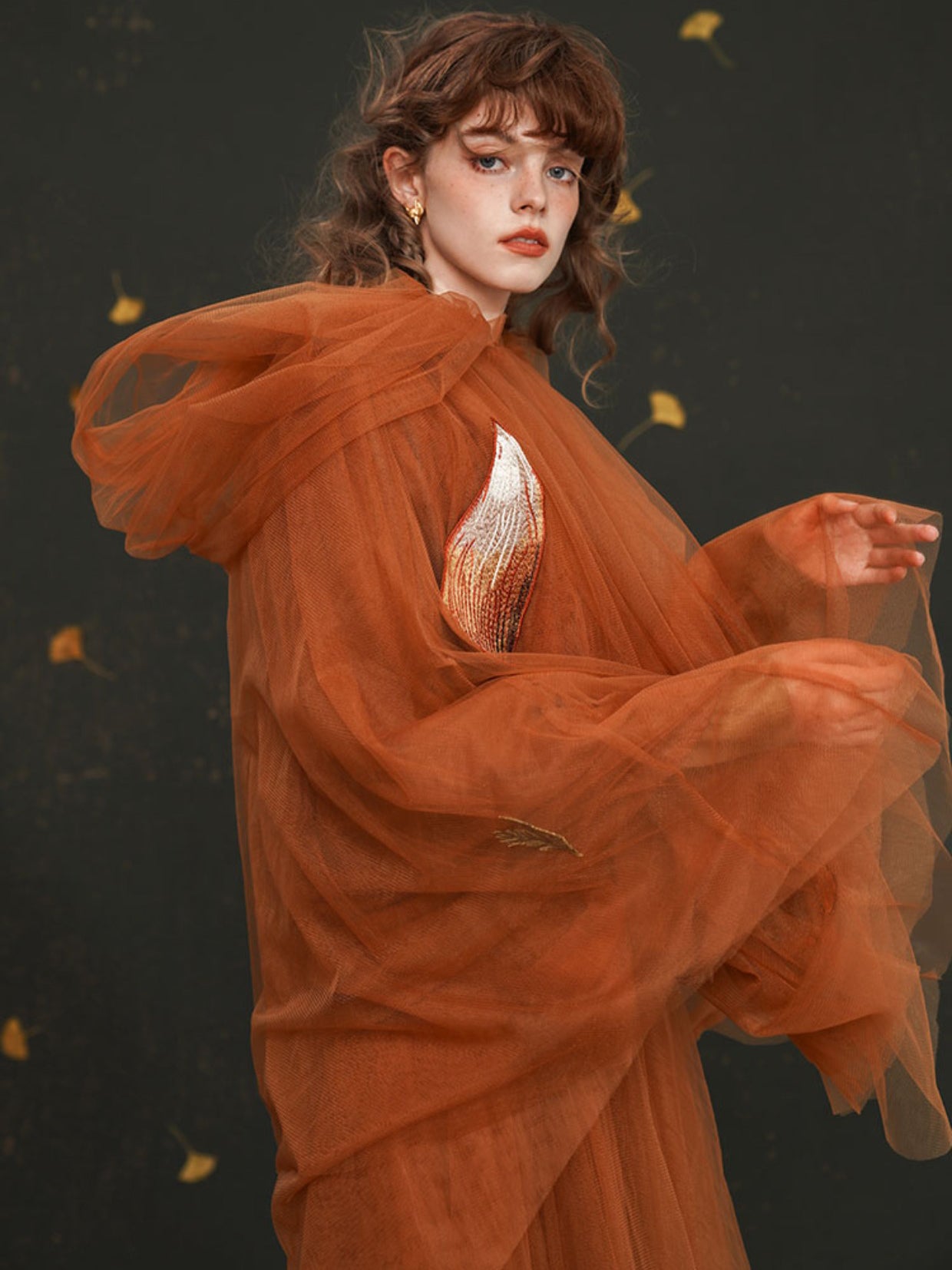 赤狐の刺繍シフォンストラップスカート