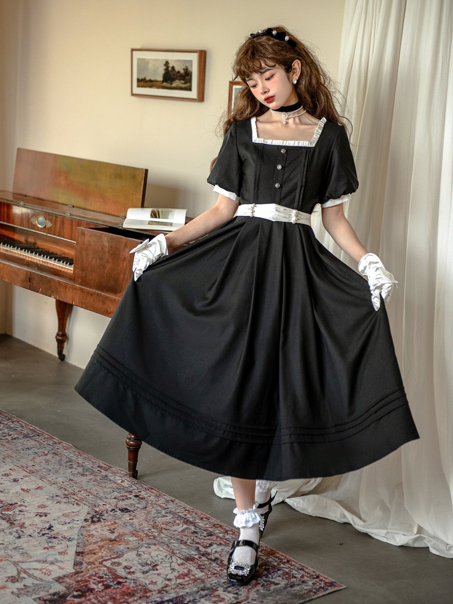 漆黒のお嬢様の文学クラシカルワンピース