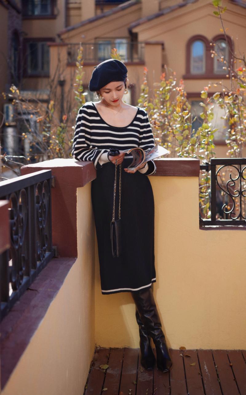 黒白の縞模様ニットワンピース