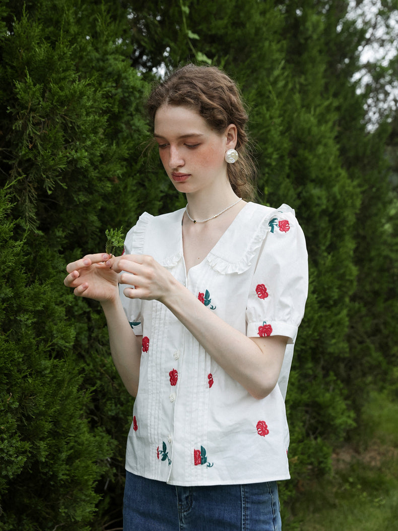 薔薇刺繍のフリルプリーツブラウス