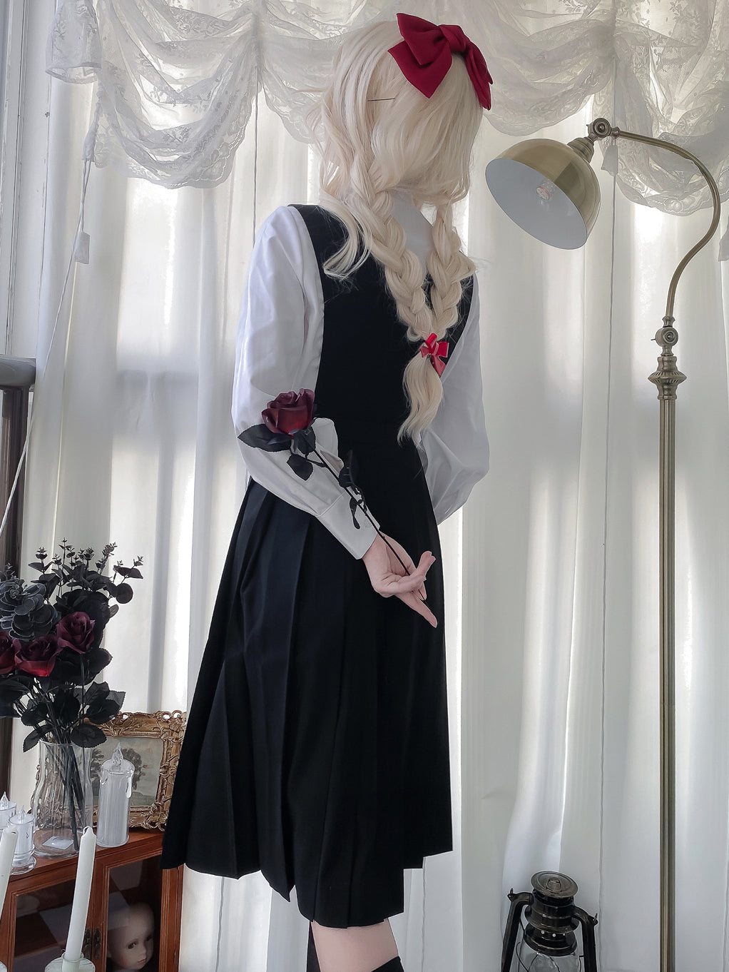 漆黒の文学少女クラシカルジャンパースカートとショートジャケットとブラウス