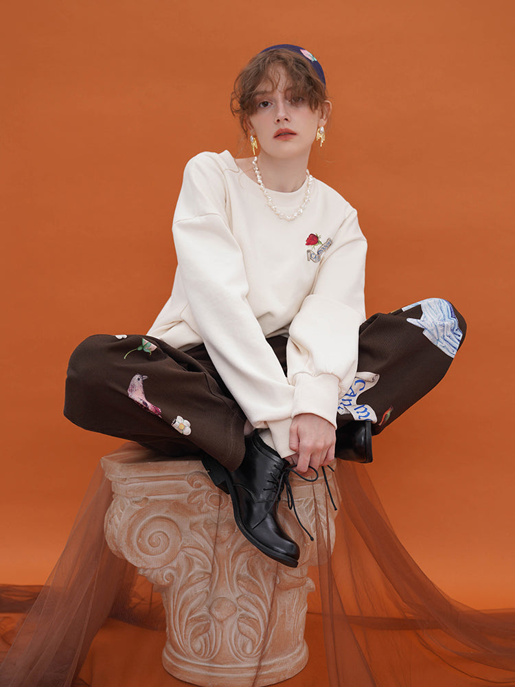 巻き織物と花柄の刺繍スウェット