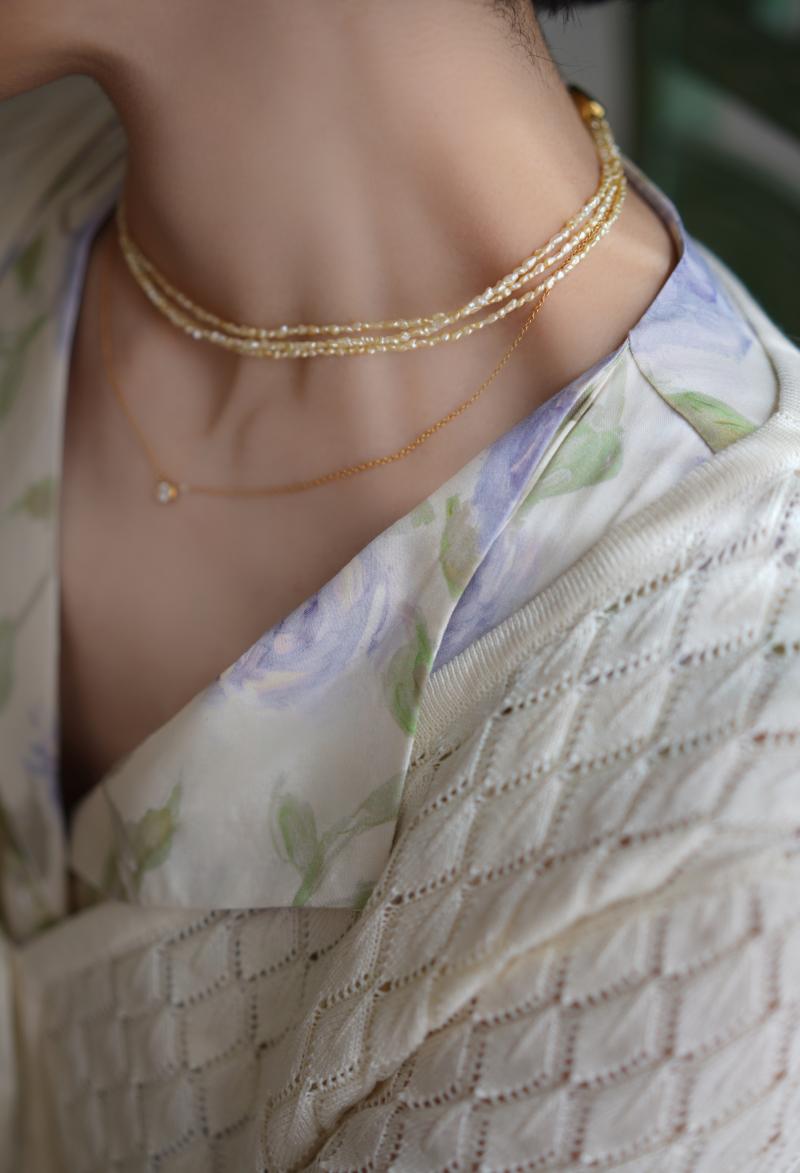 薄紫の薔薇柄クラシカルワンピース