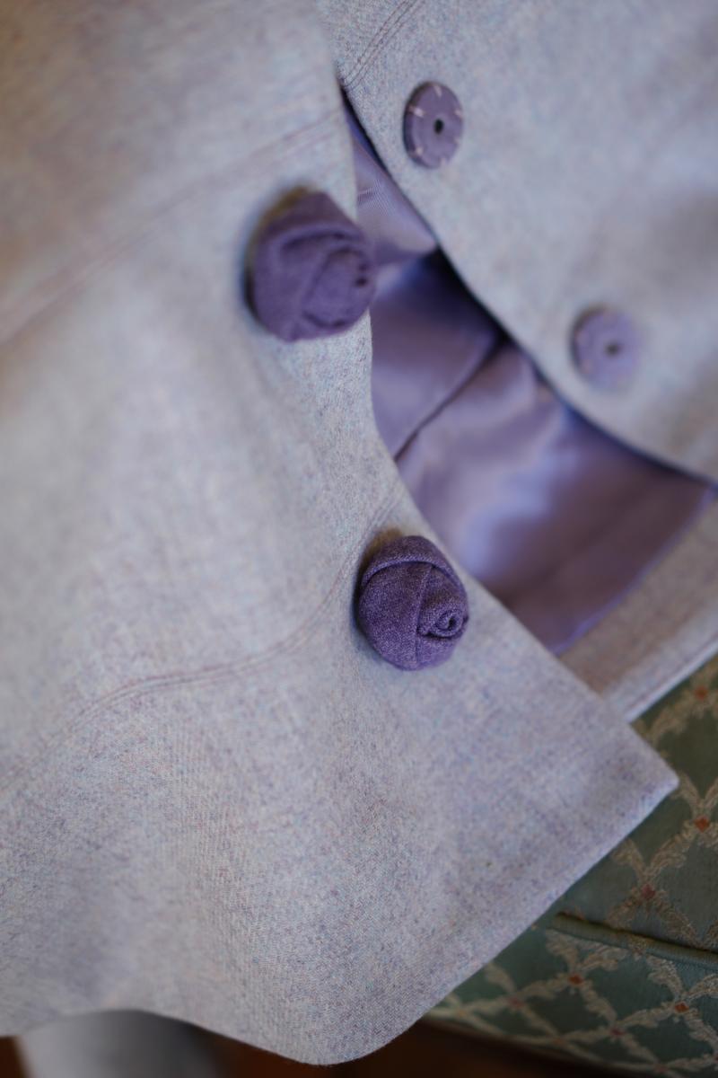 薄藤の貴婦人クラシカルジャケットとアンブレラスカート