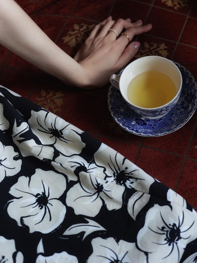 漆黒の花群集レトロワンピース