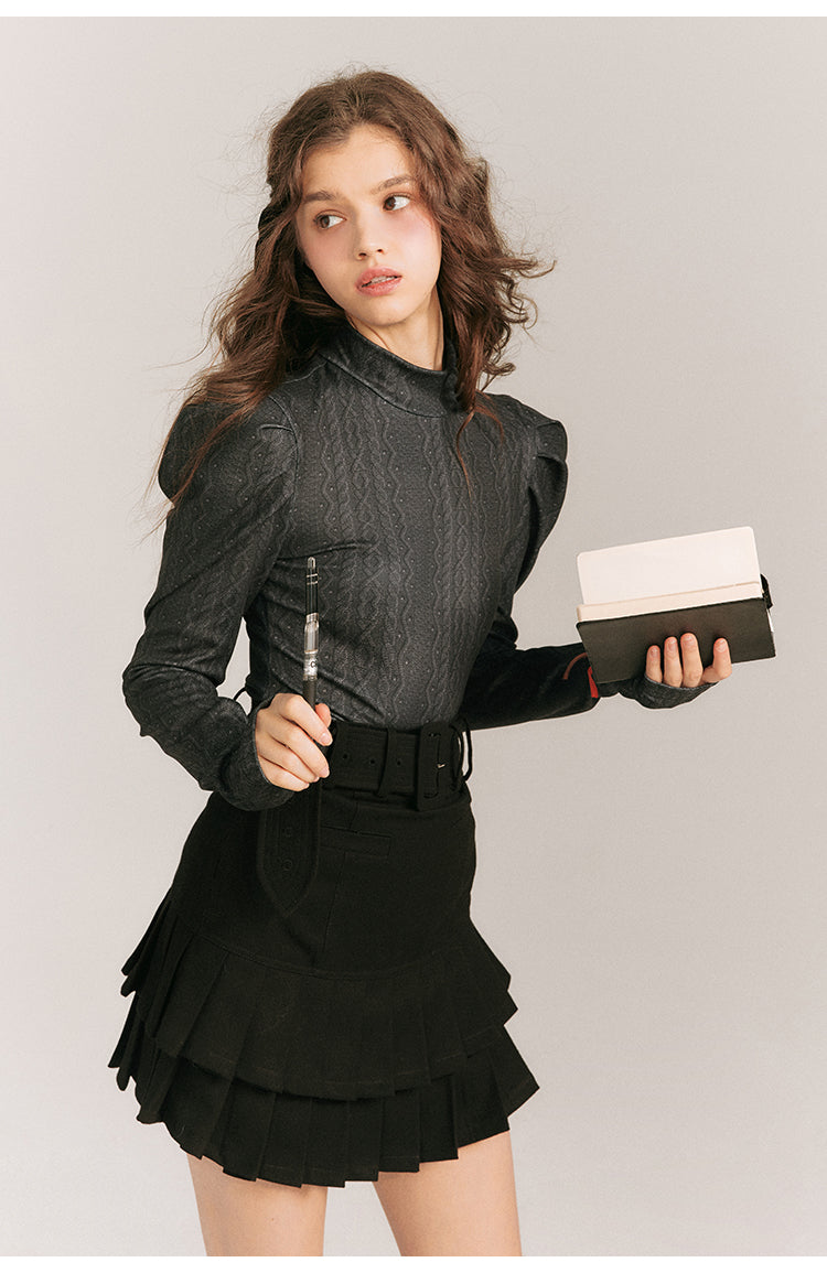 アラン模様のハイネックスリムトップス