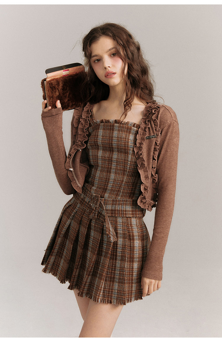 清純なお嬢様のフリルスリムカーディガン