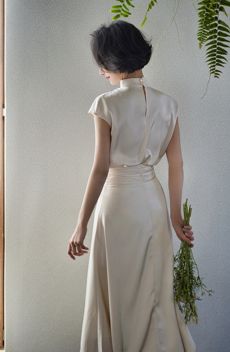 象牙の貴婦人ハイネックトップス