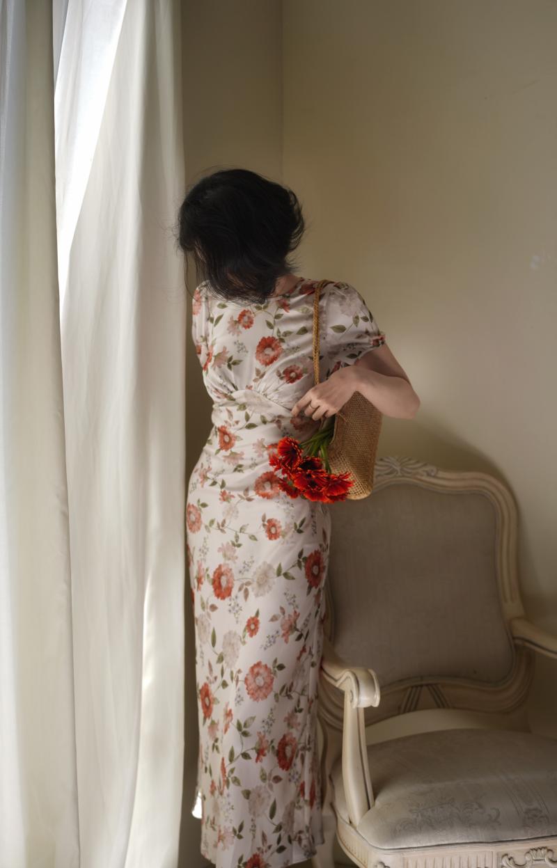 花車の水彩画クラシカルワンピース