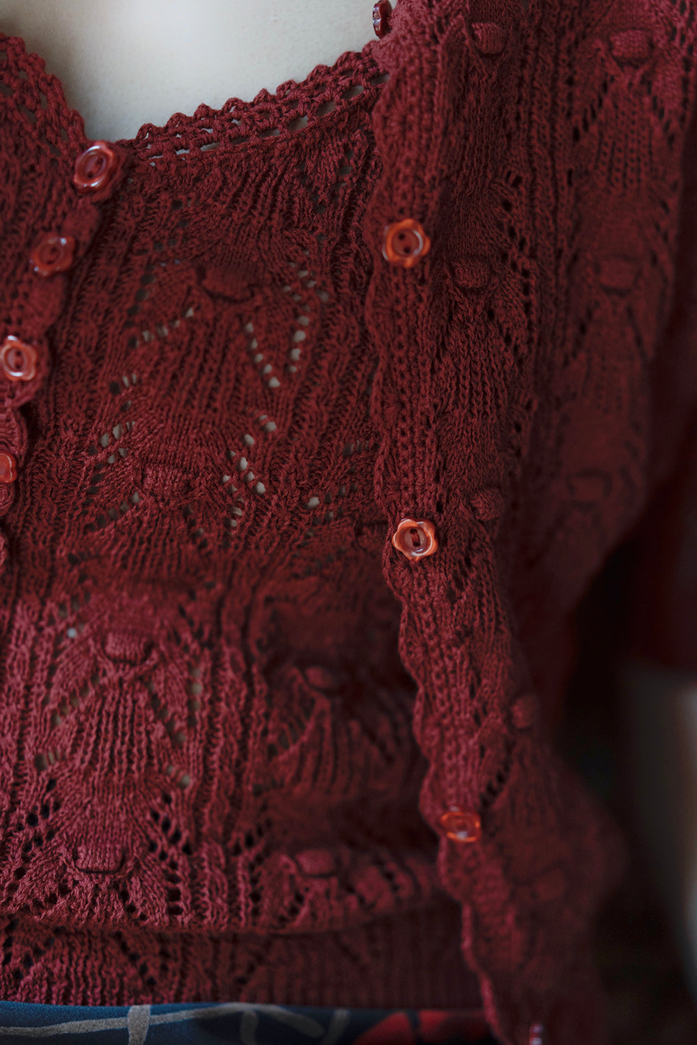 手編みの刺繍ニットカーディガン