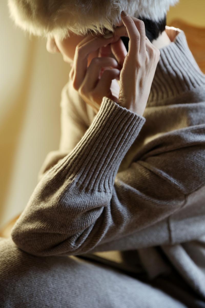 淑女のためのハイネックニットワンピース