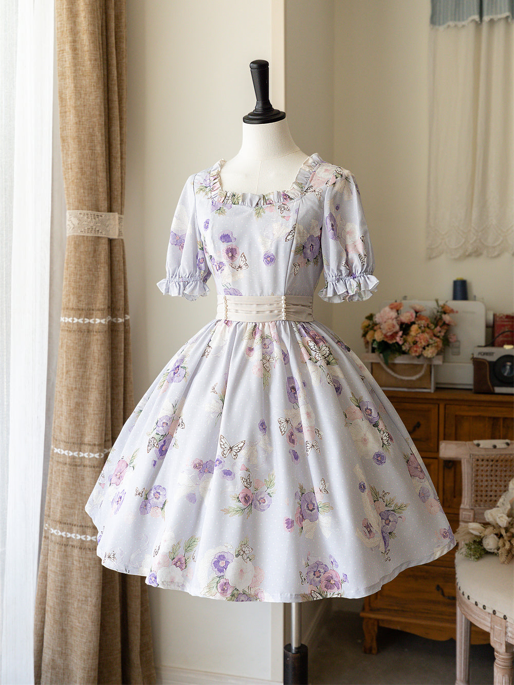 三色菫と蝶々の水彩画ウエストリボンワンピース(ライトパープル)