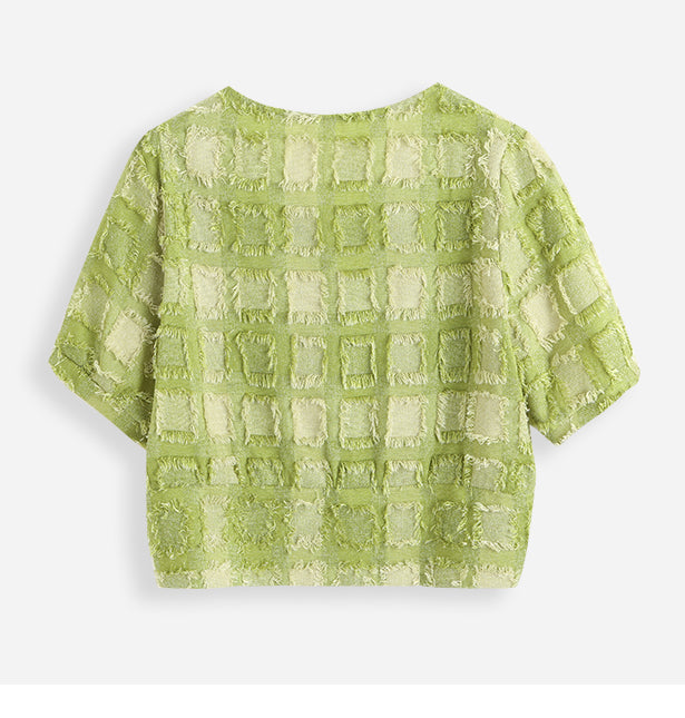 黄緑格子柄のショートトップス