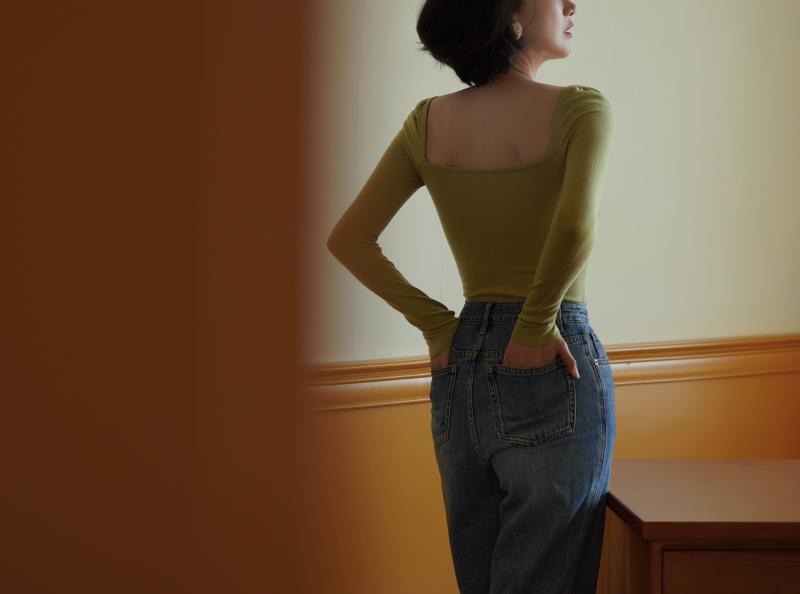 淑女のためのスクエアネックスリムニット