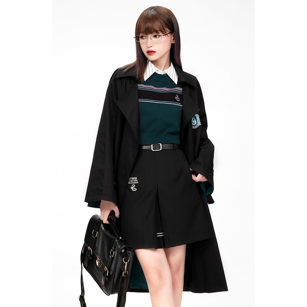 魔法学校の刺繍トレンチコート