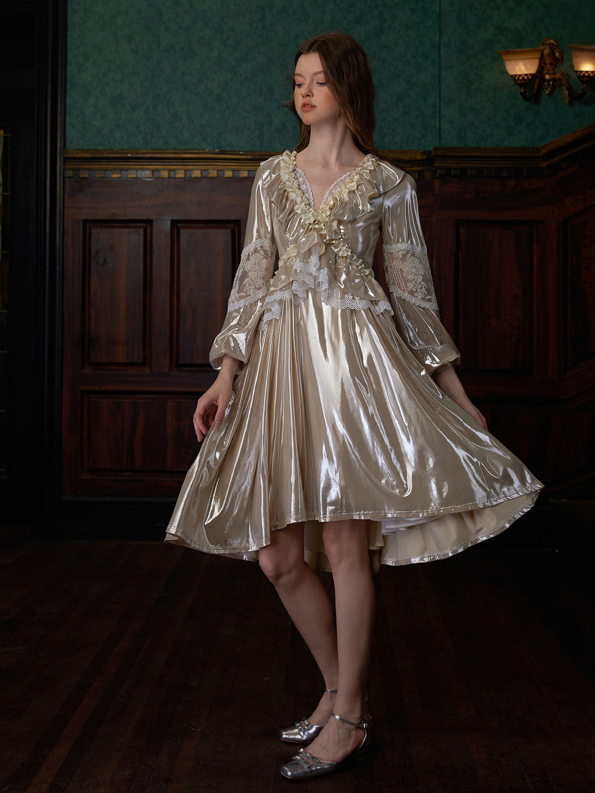 宮廷王妃の花柄レースワンピース