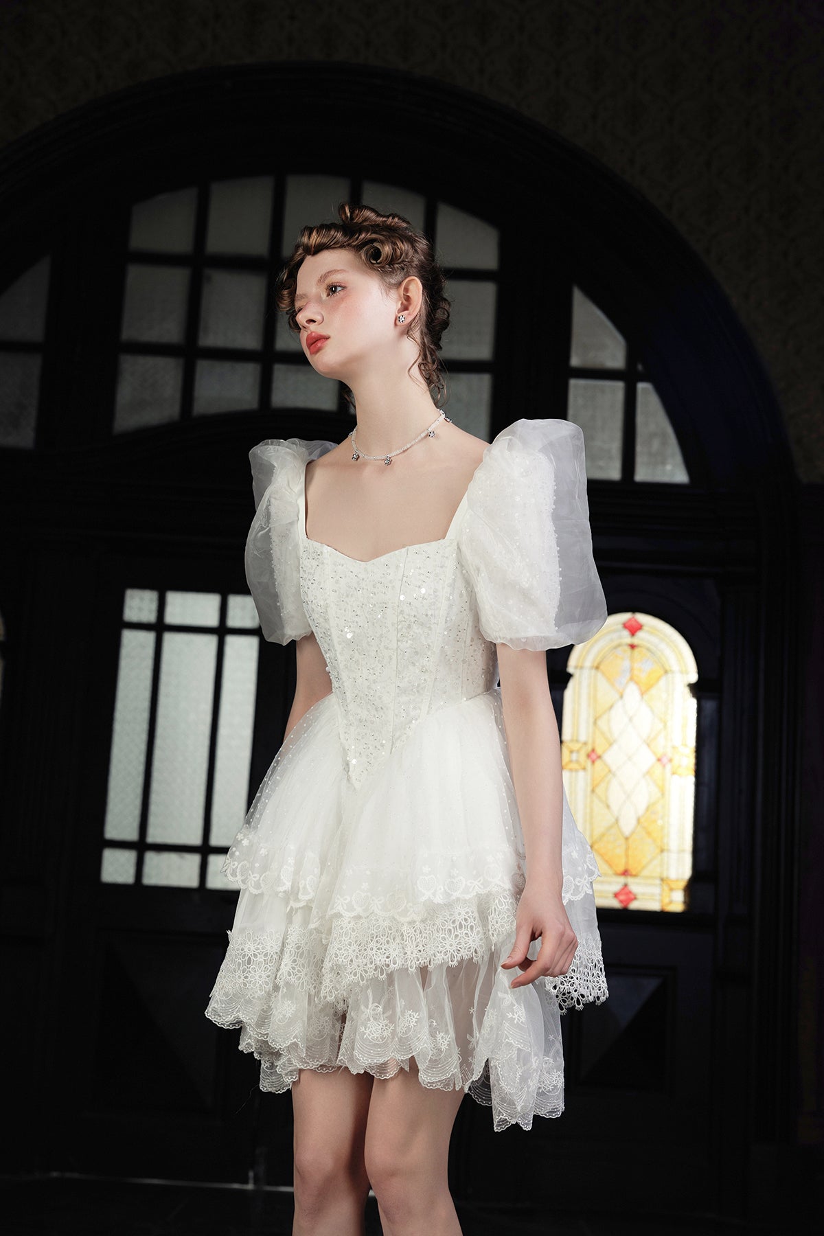 純白の星屑の刺繍ワンピース