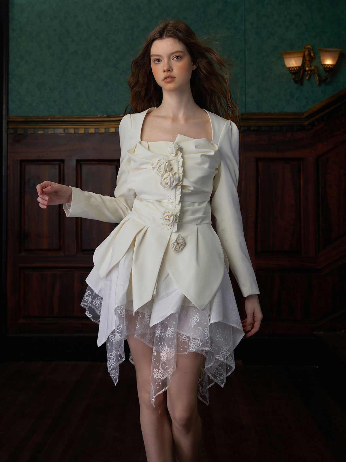 王妃の薔薇刺繍アシンメトリージャケット