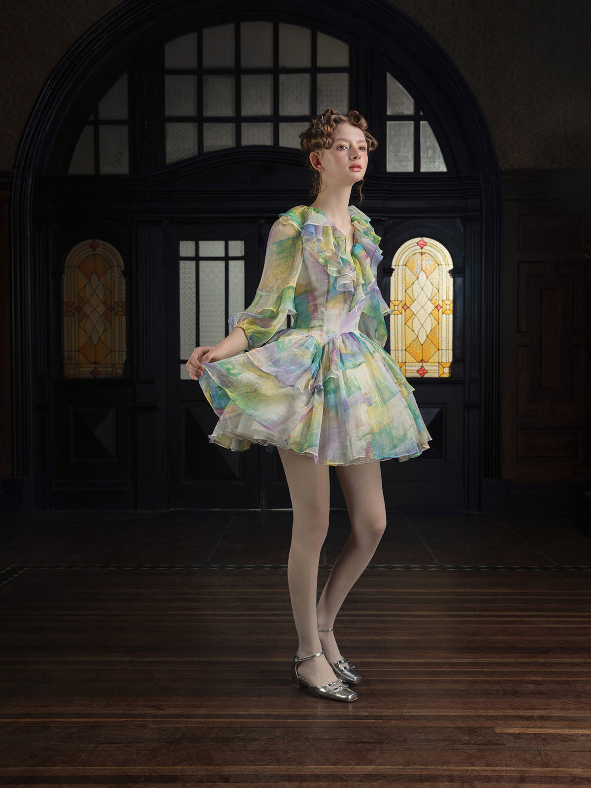 夢世界の虹色フリルワンピース