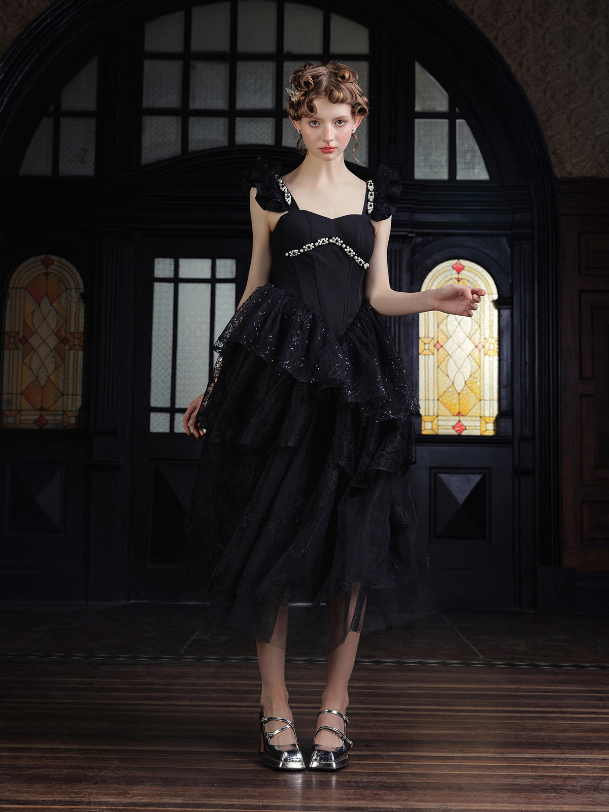 漆黒の蝶々刺繍ワンピース