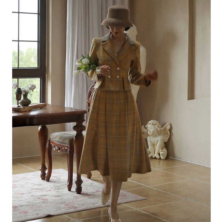 灰黄色の格子縞レトロジャケットとタイトスカートとフレアスカート