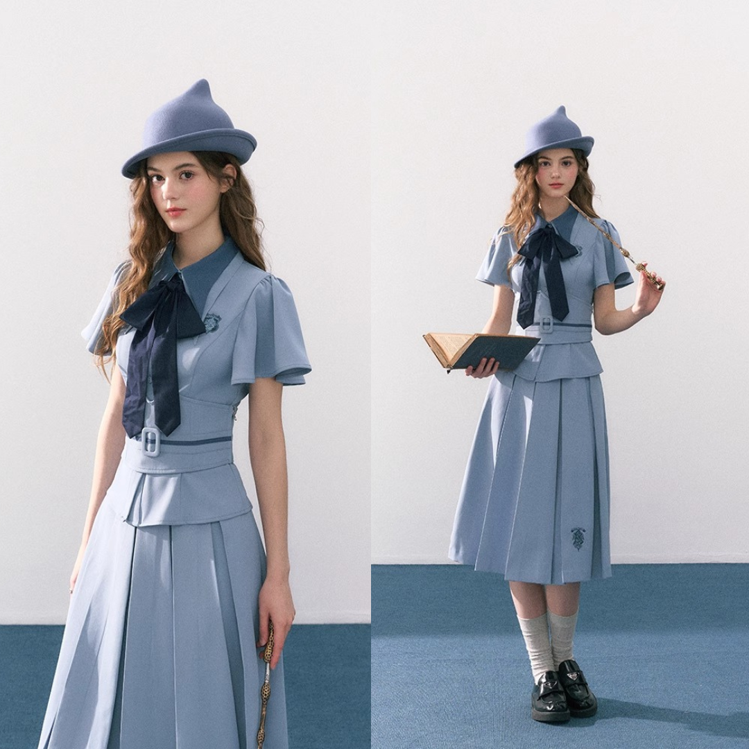 魔法学校の刺繍トップスとコルセットと刺繍プリーツスカート