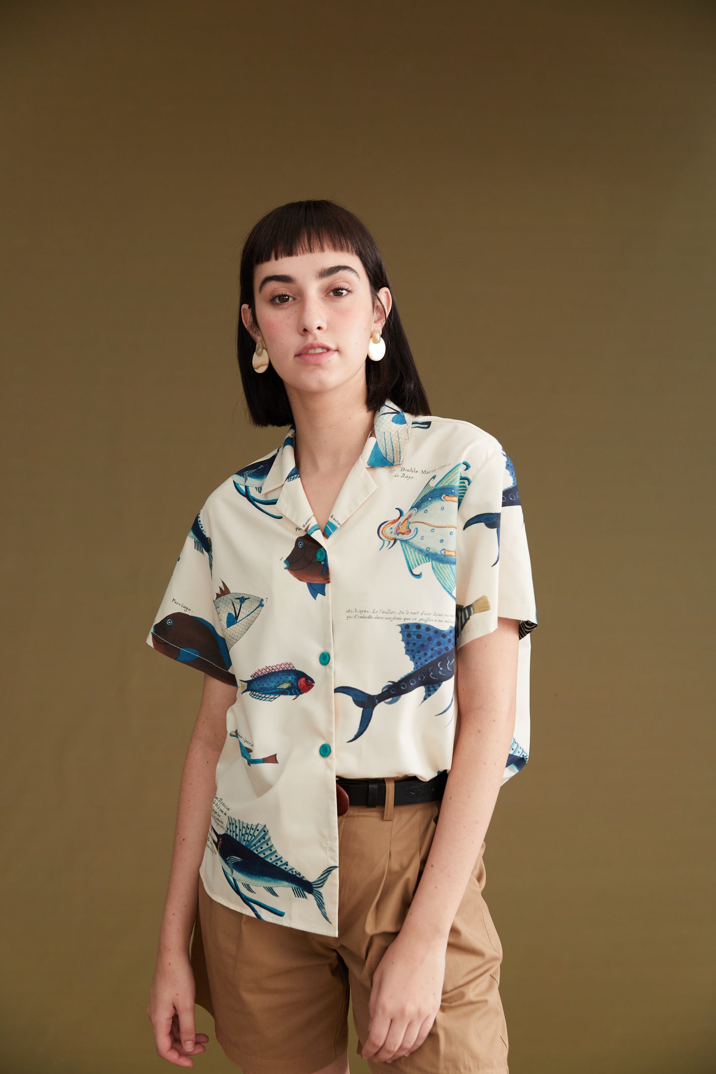 [Pre-order item: Shipped in late March] Fish picture book blouse