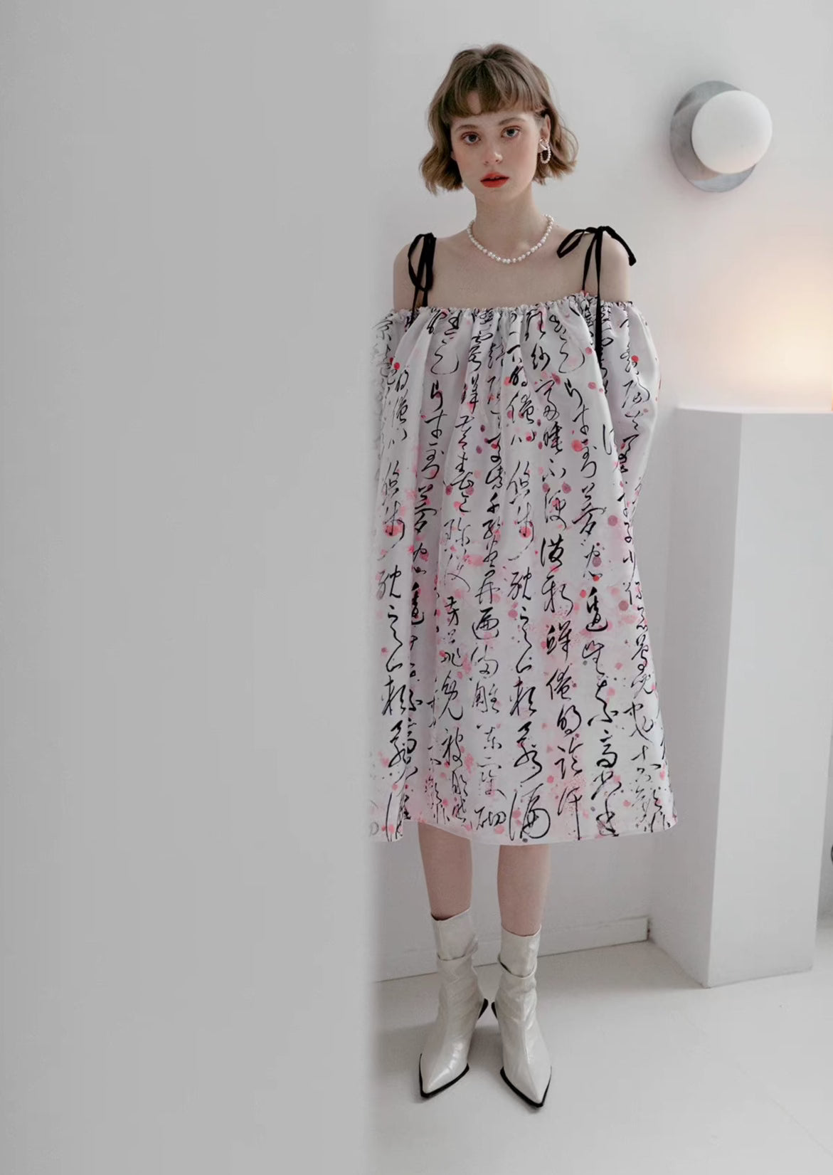 pink blooming calligraphy print one-shoulder dress