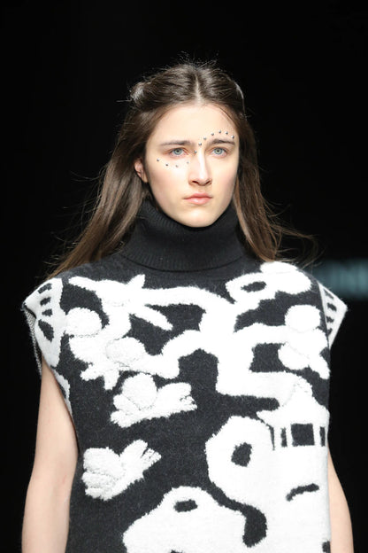 black and white turtleneck courtyard sleeveless sweater 