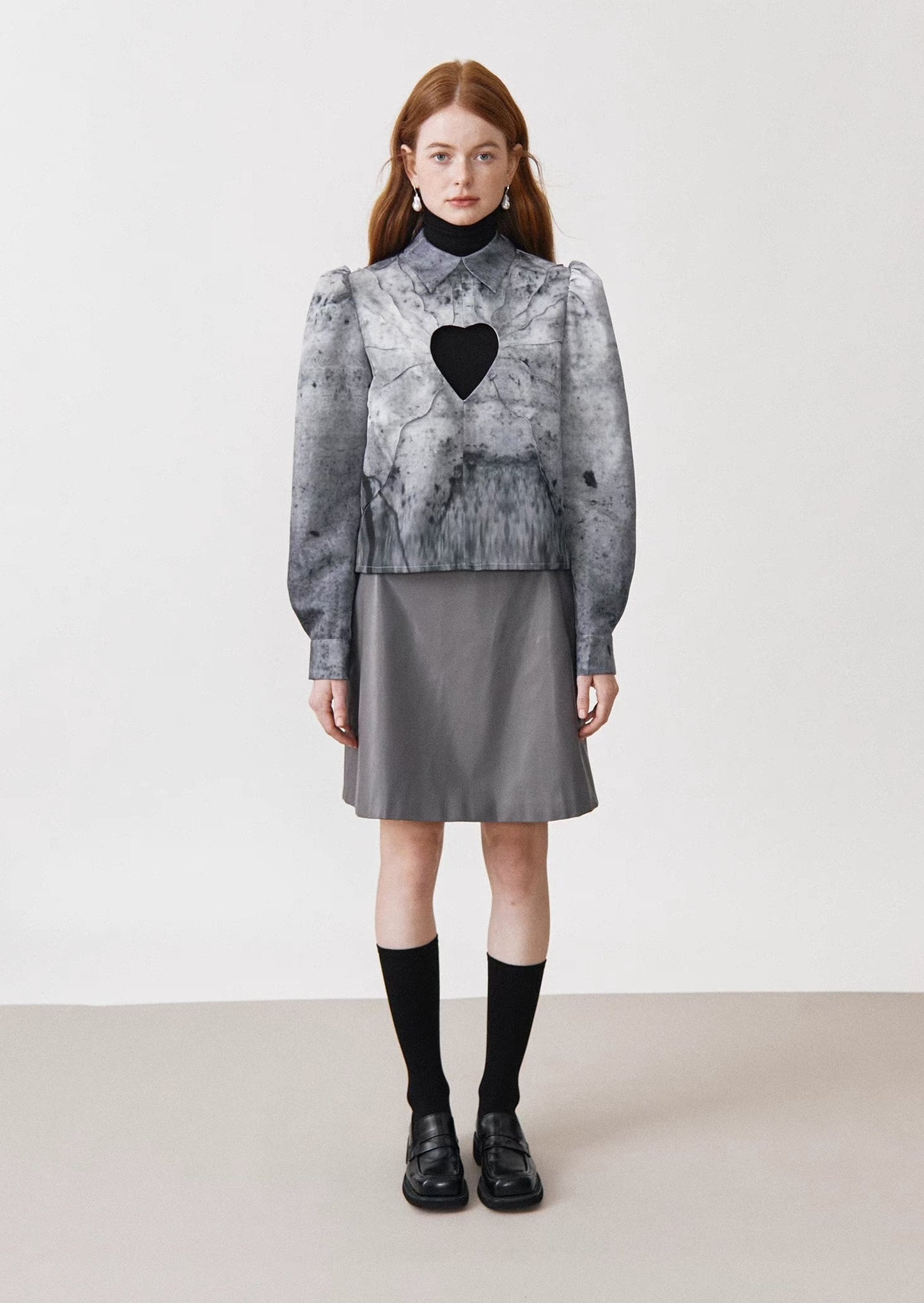 catwalk model silver gray print heart-shaped shirt
