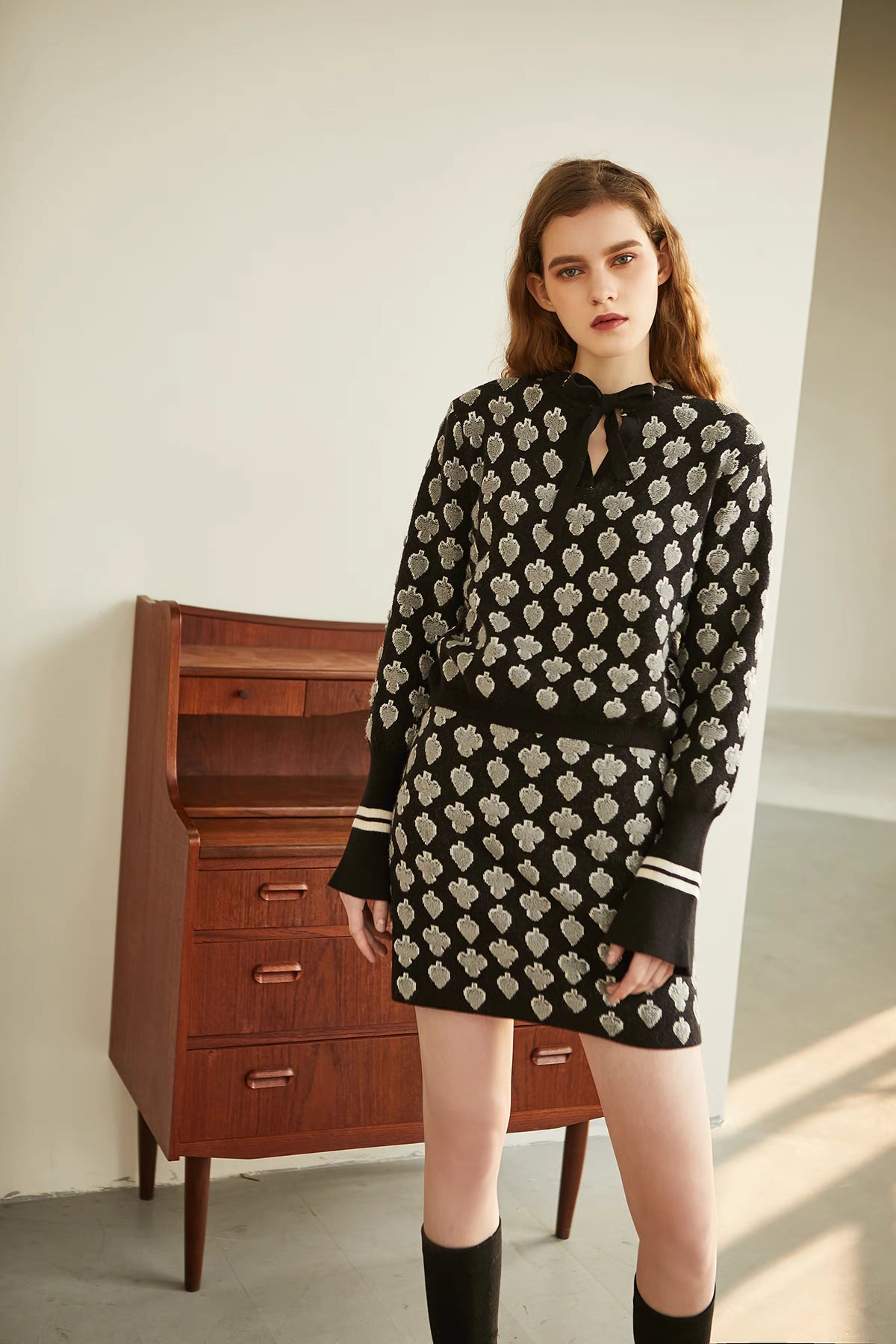 Poker pattern jacquard knitted mini skirt