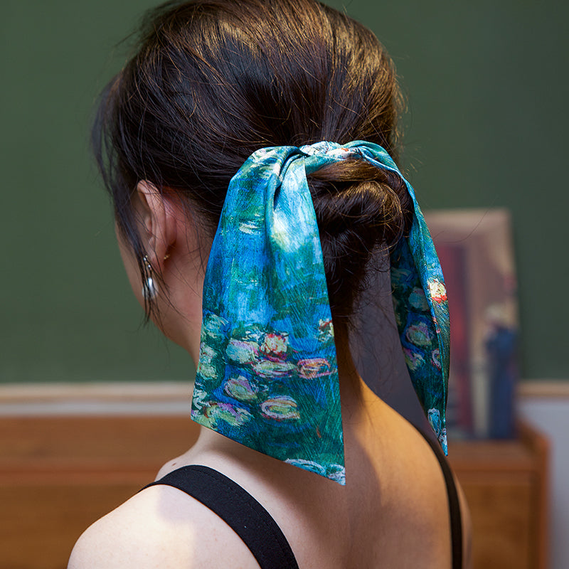 "Water lily" ribbon scrunchie (blue)