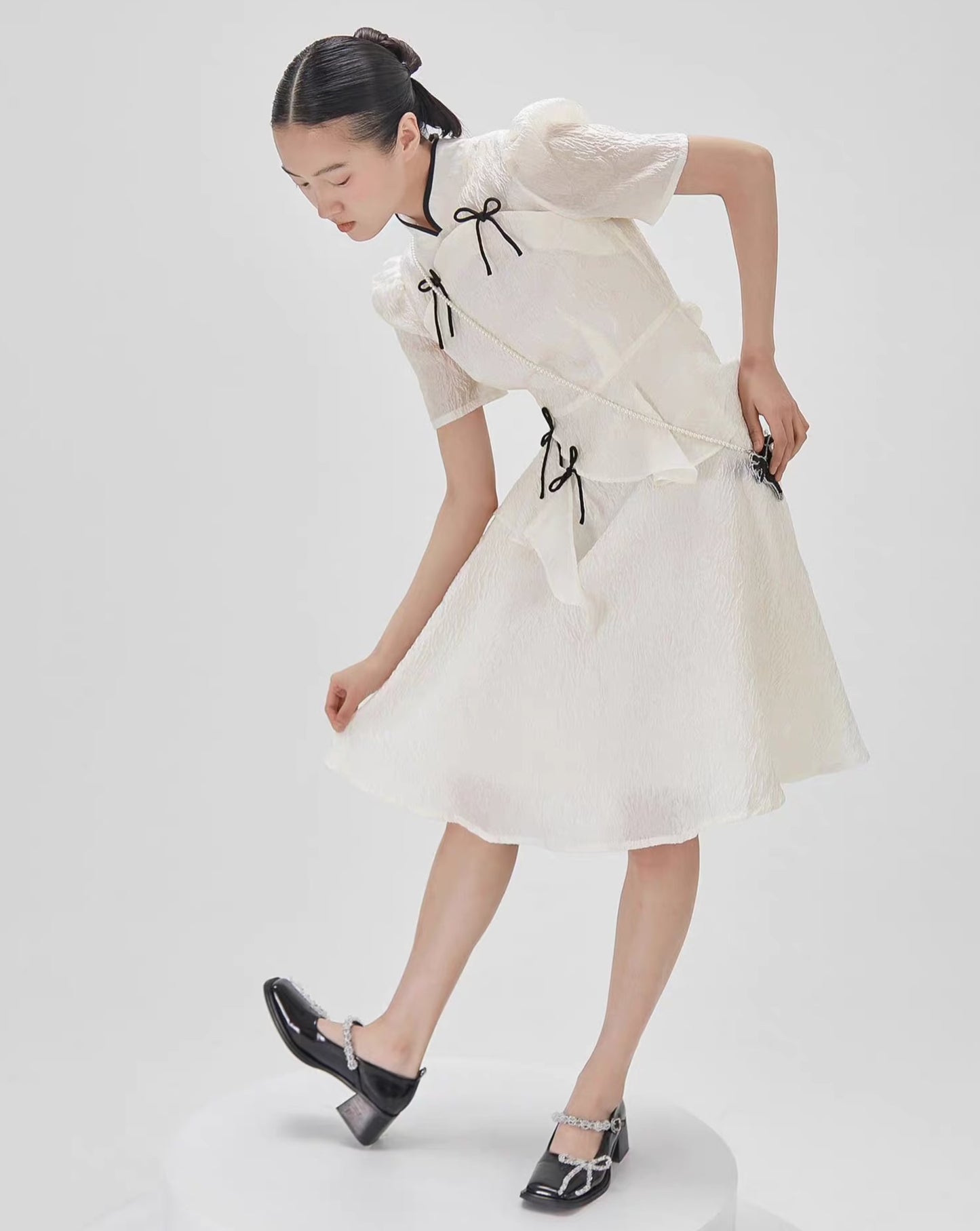 off-white jacquard bow P plate buckle stand collar dress 