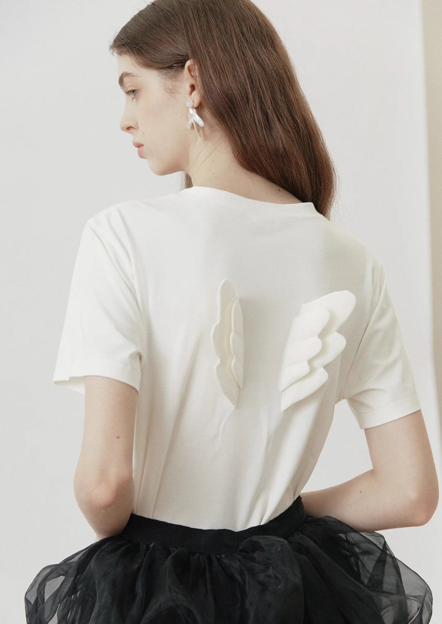 hollow white short-sleeved T-shirt 