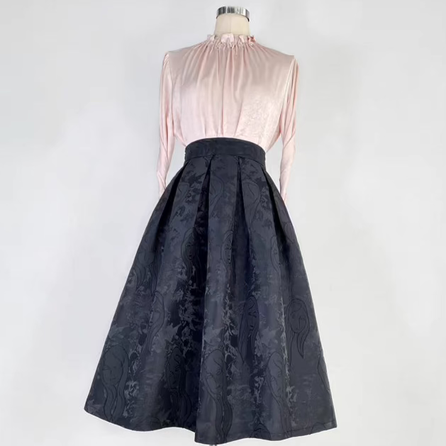 Hepburn-style black tutu skirt