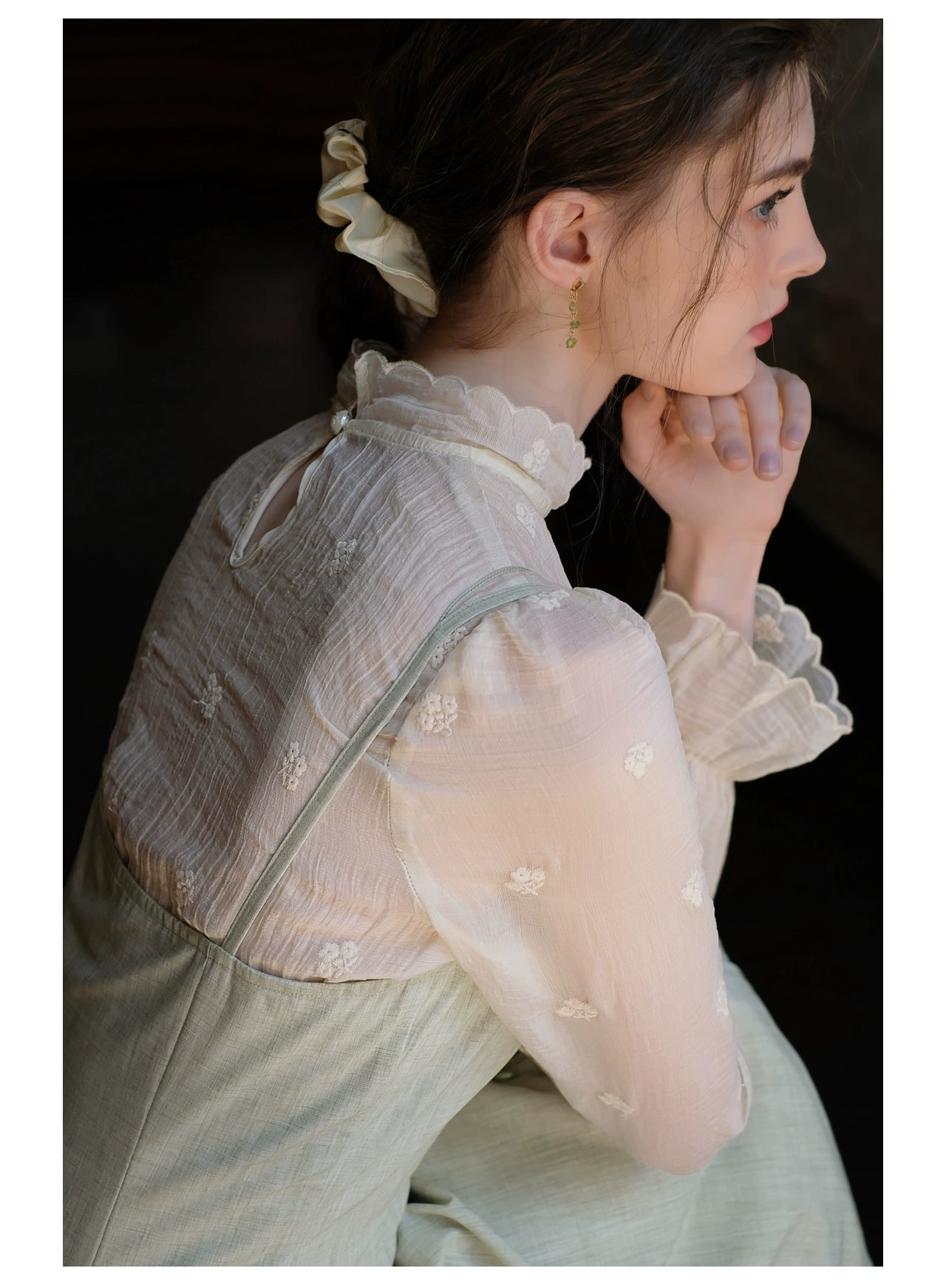 【日本国内発送、1週間以内にお届け】French strap dress ＆ embroidery lace blouse