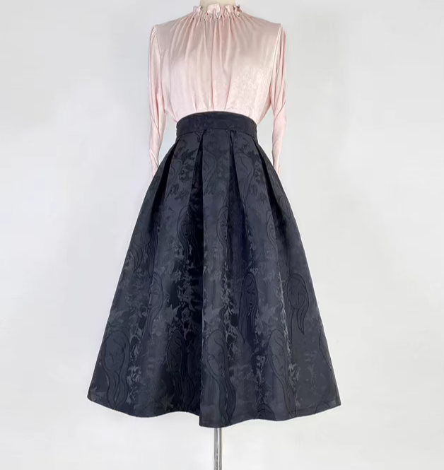 Hepburn-style black tutu skirt