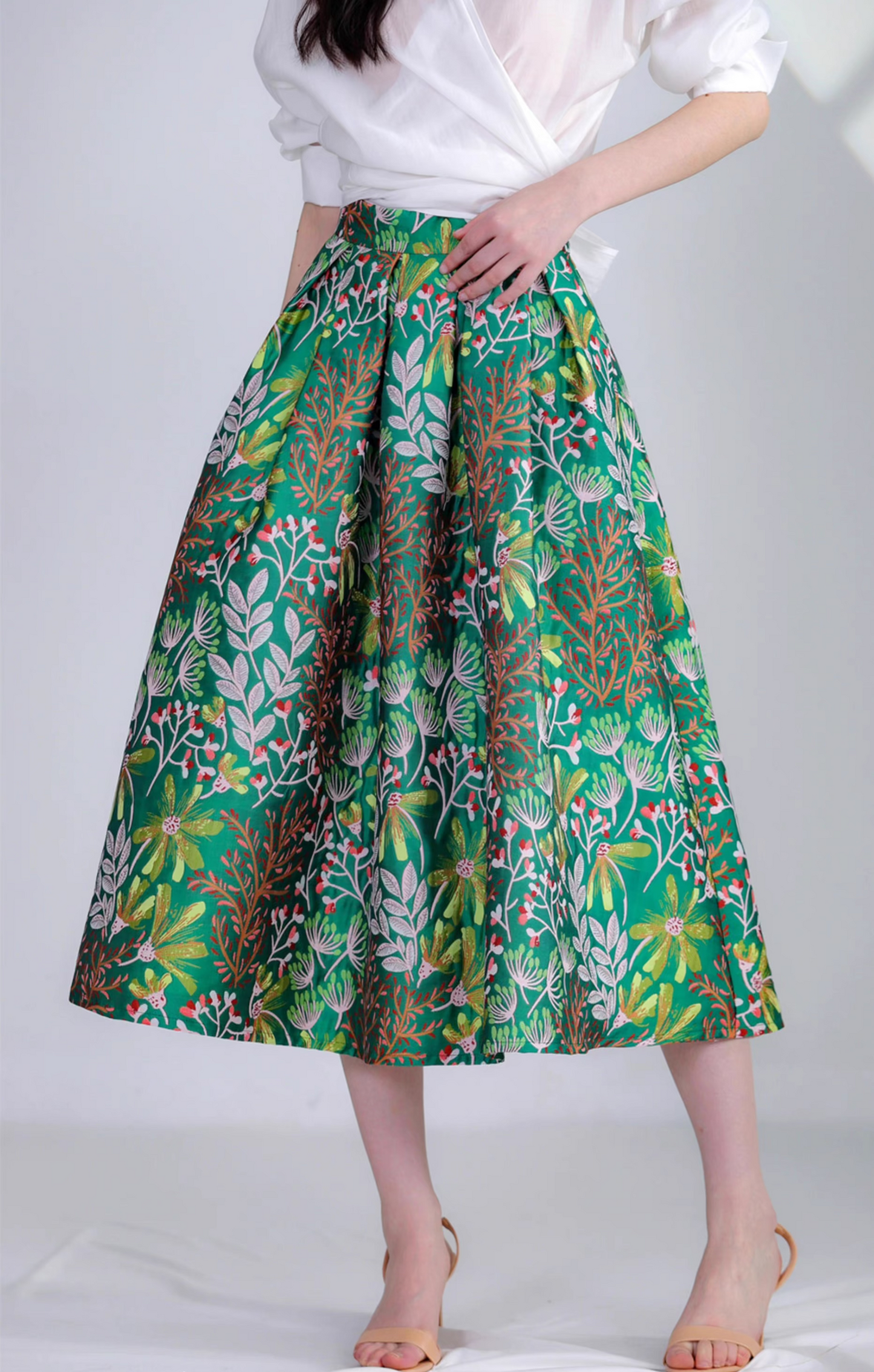 green embroidered fresh and elegant skirt