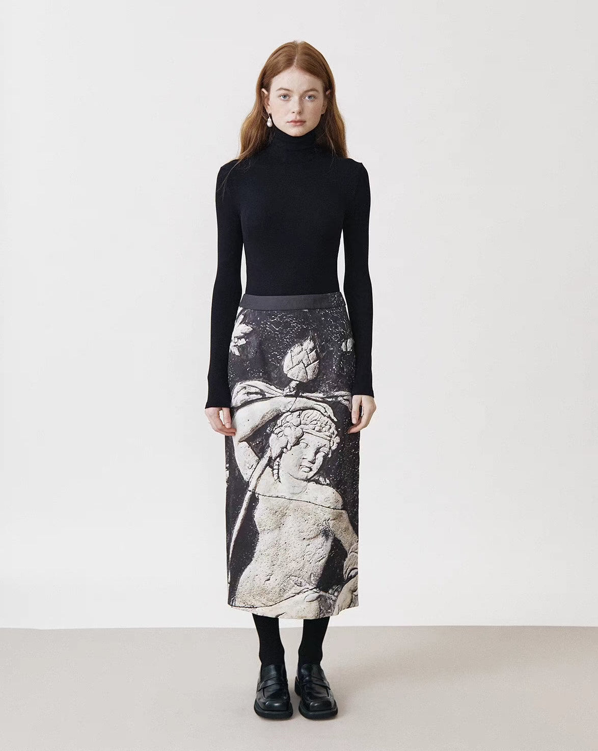 Pompeii sculpture portrait retro mid-length skirt