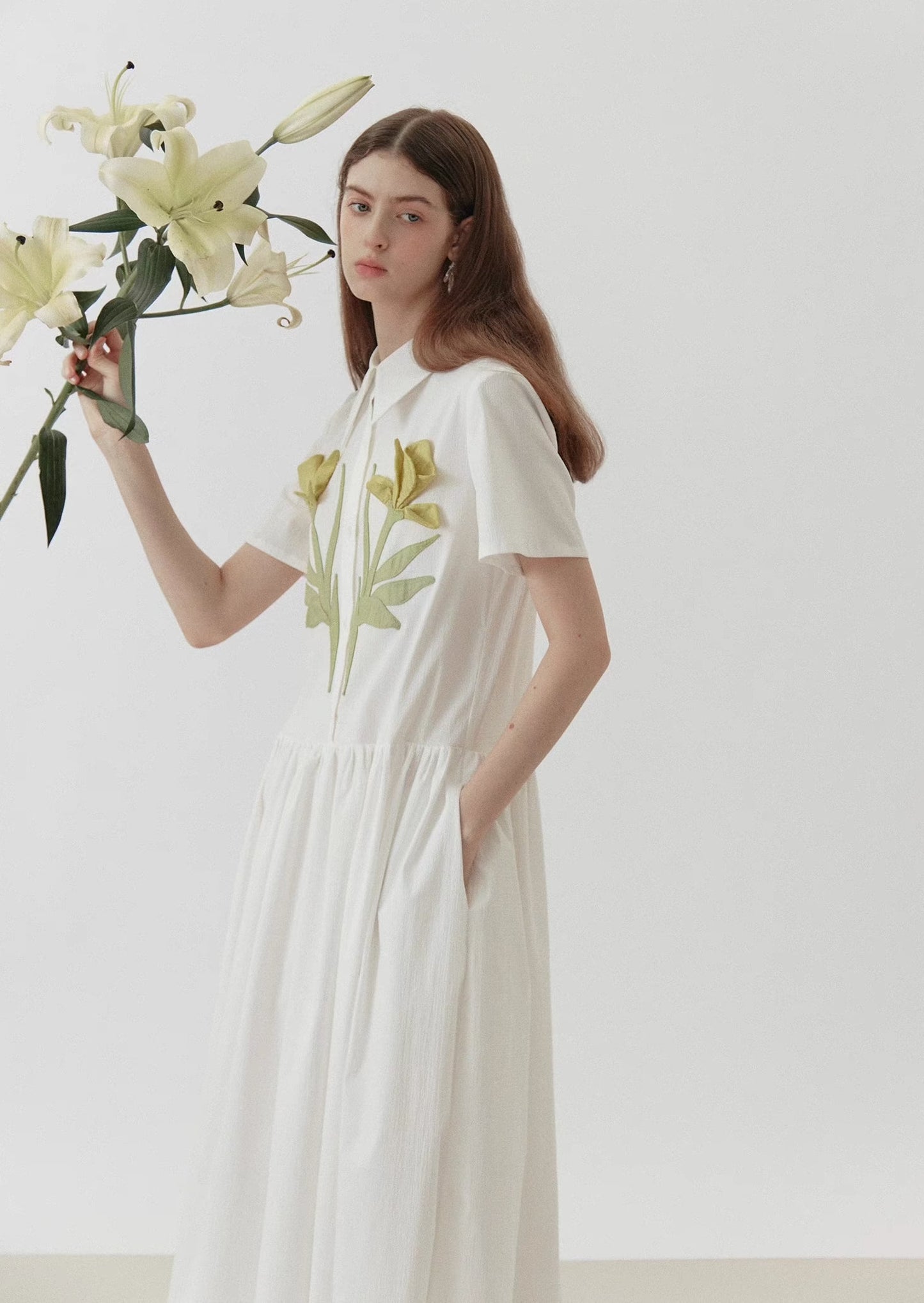 handmade floral white short-sleeved dress 