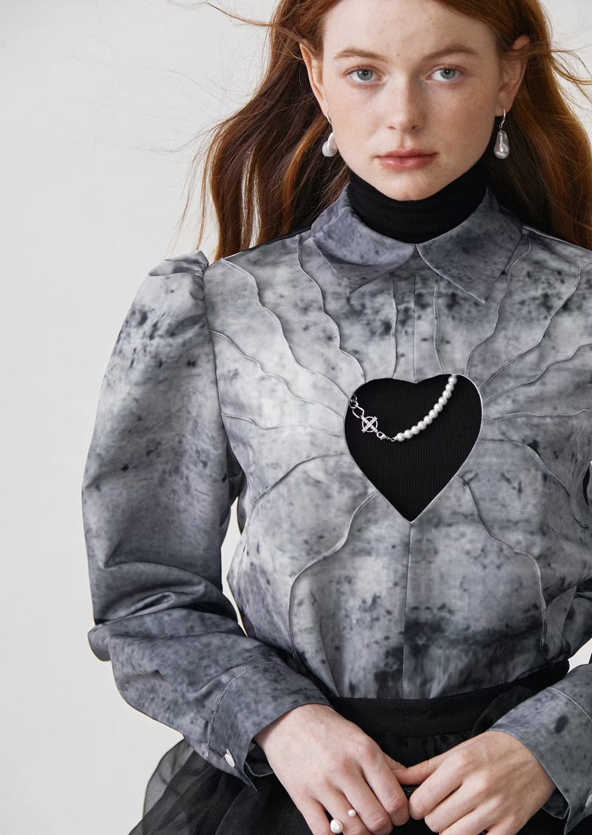 catwalk model silver gray print heart-shaped skirt 