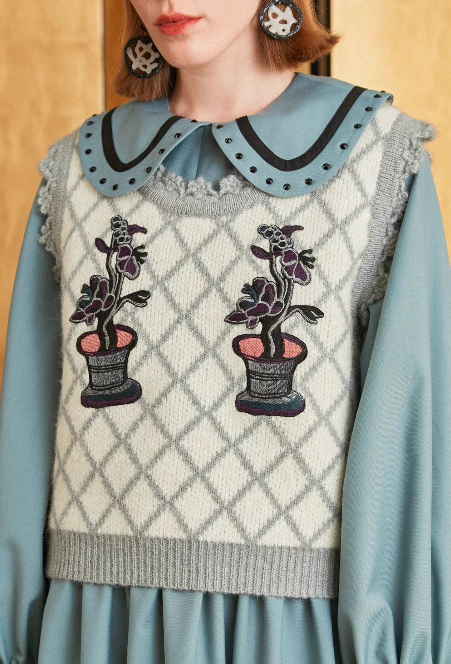 gray and white rhombus potted plant embroidered vest 