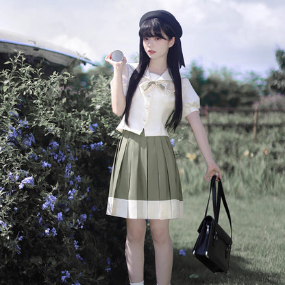 灰緑のお嬢様の文学セーラーブラウスとプリーツスカート