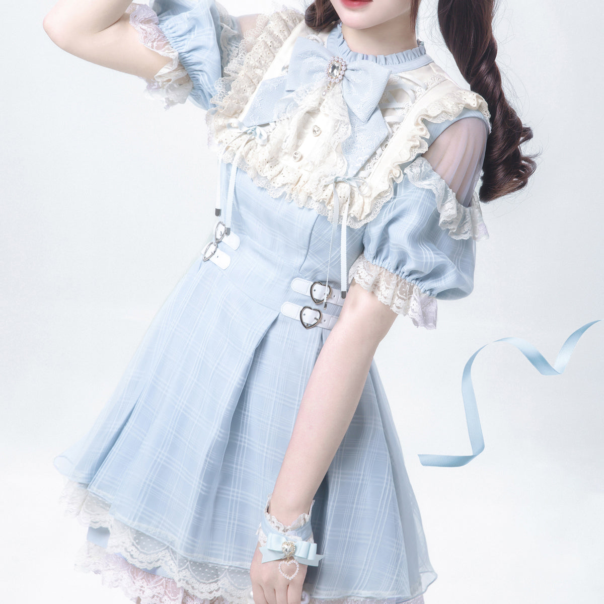 水色の天使の刺繍フリルワンピース